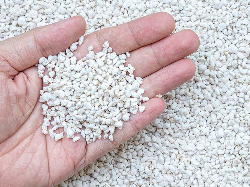 Perlite: una roccia vulcanica naturale per il giardino
